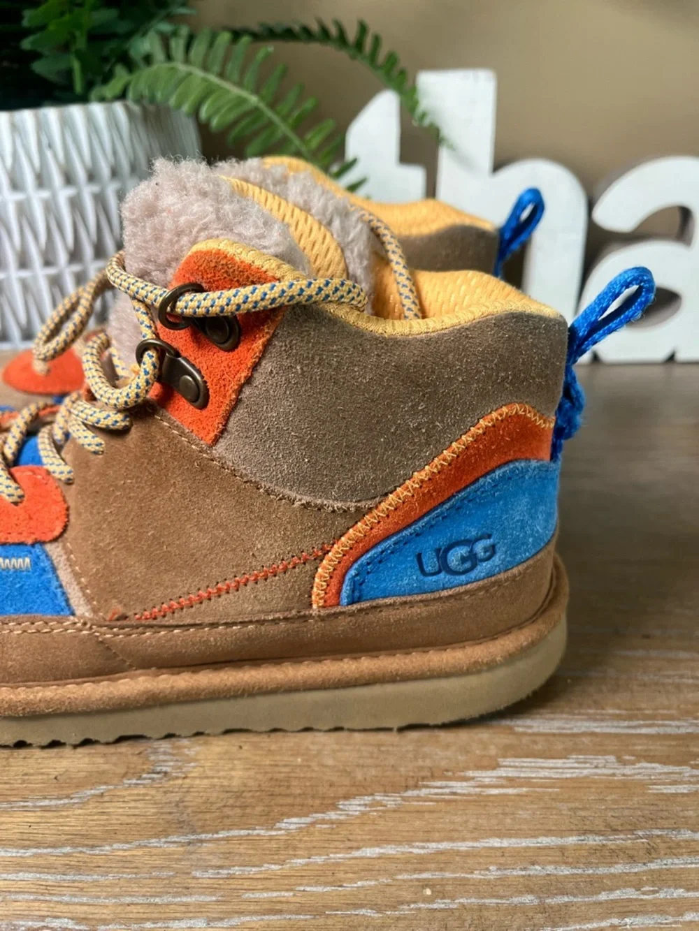 UGG K Highland Hi Heritage Boots. Brand New. Kids Size: Зу